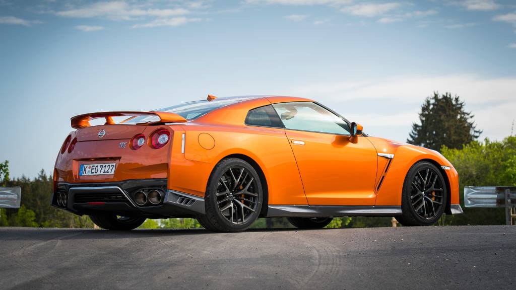 nissan-gt-r nissan-gt-r