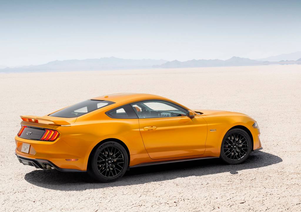 Novo Ford Mustang GT Ford Mustang ganha facelift e aposenta motor V6