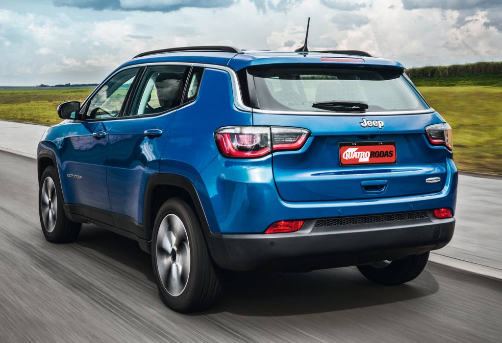 Jeep Compass Compass tem lanternas de leds e lentes fumê