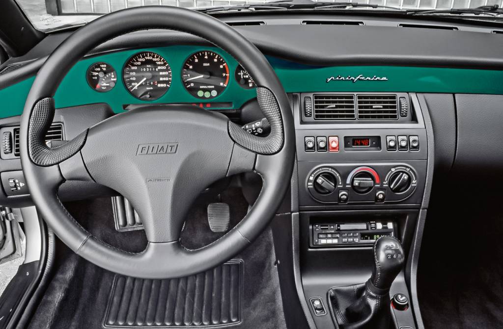 Fiat Coupé O design do interior era da Pininfarina