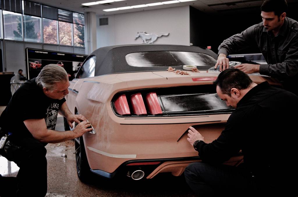 Ford Mustang - clay Apesar dos avanços tecnológicos, os modelos em argila (clay) ainda são fundamentais para os designers