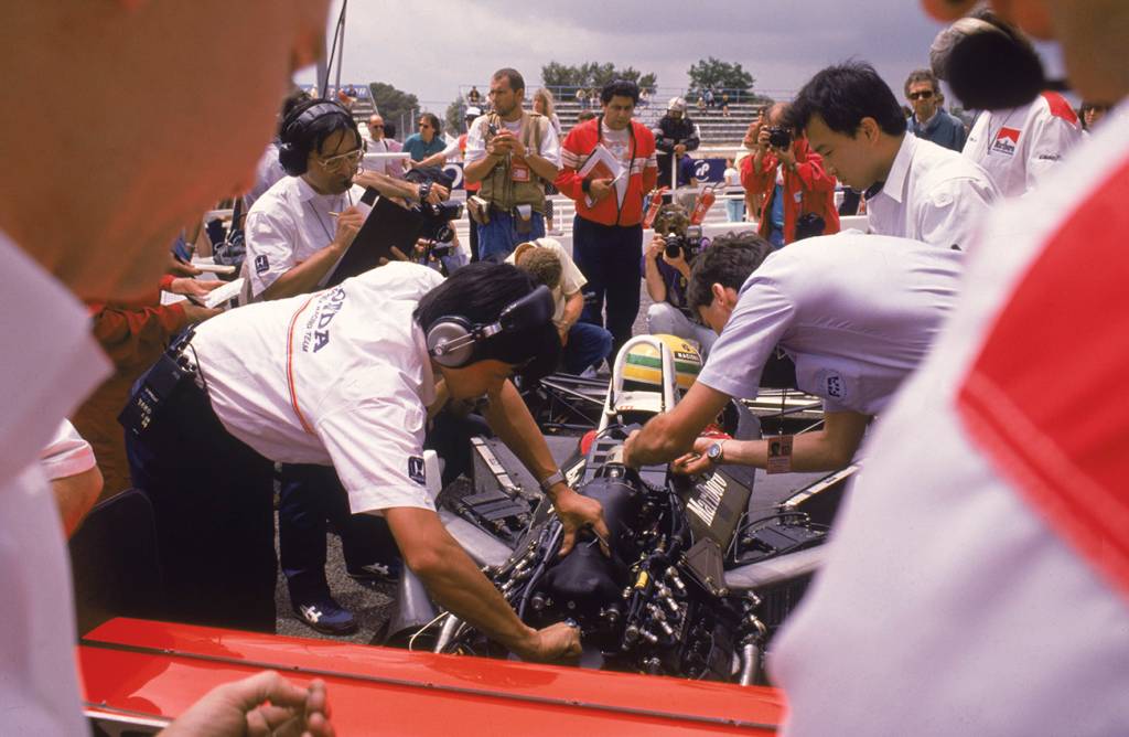 Ayrton Senna e mecânicos Ayrton Senna e mecânicos