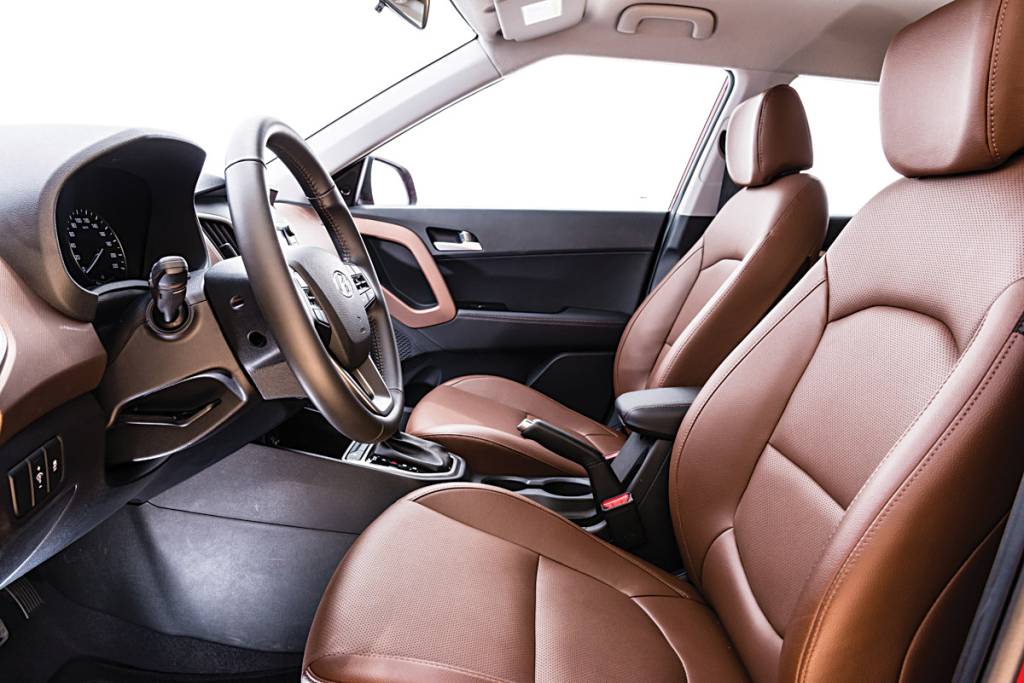 Hyundai Creta Para o motorista, há volante com ajuste de altura e profundidade e banco com grande variação de altura