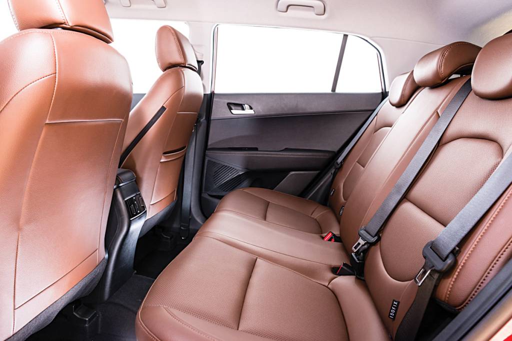 Hyundai Creta Bom espaço interno e há saída de ar-condicionado para o banco traseiro
