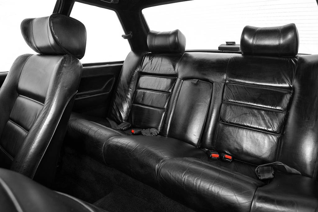 Chevrolet Monza Classic SE 500 EF Cintos para três, mas conforto só para dois passageiros no banco traseiro
