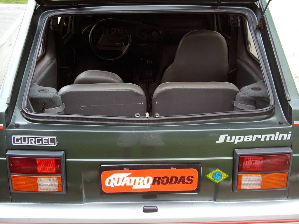 Gurgel Supermini Apesar de maior que o BR 800, espaço no banco traseiro e no porta-malas era restrito