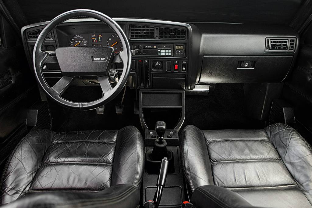 Chevrolet Monza Classic SE 500 EF Ar-condicionado, direção hidráulica e bancos de couro eram de série