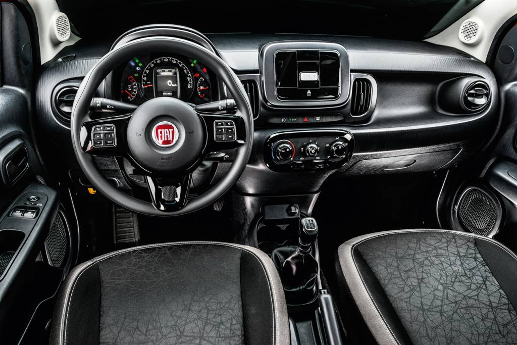 Fiat Mobi Firefly Essa versão perdeu a tela touch: no lugar um suporte para o celular