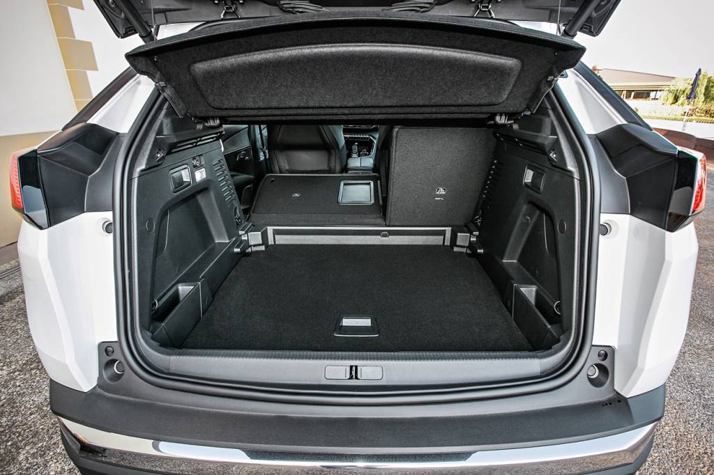 Peugeot 3008 Espaço de bagagem subiu para 520 litros