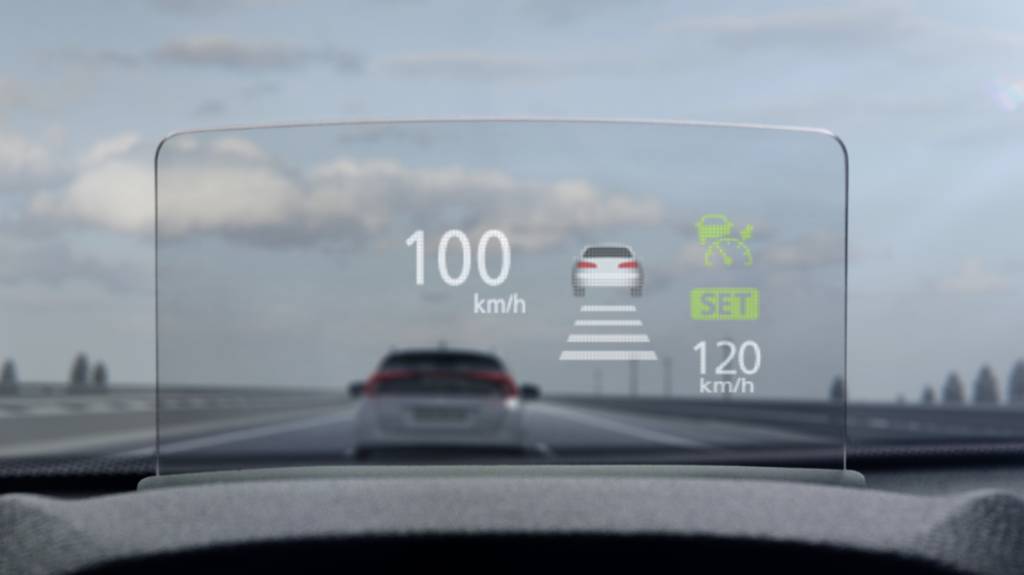 Mitsubishi Eclipse Cross O HUD exibe informações de rodagem e do piloto automático