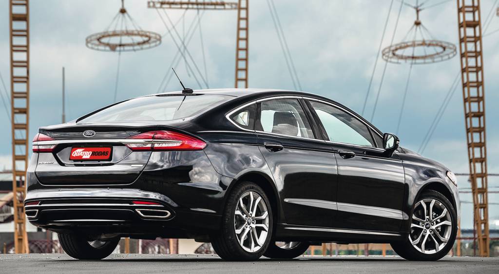 Ford Fusion SEL Mudanças no Fusion foram discretas