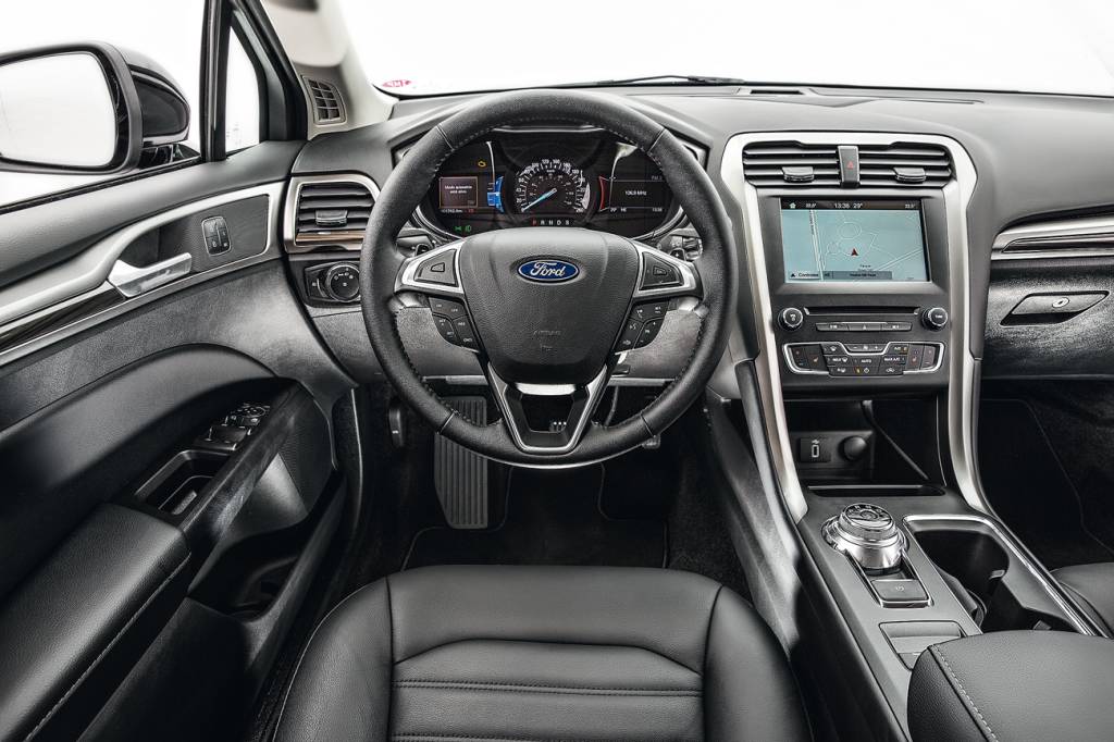 Ford Fusion SEL Interior prima pelo bom acabamento