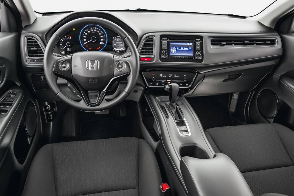 Honda HR-V Console alto do HR-V dá a impressão de uma posição de dirigir mais baixa