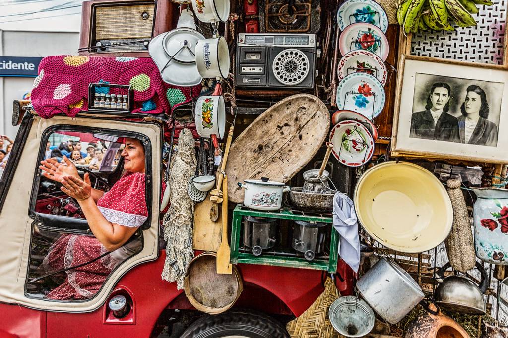 Encontro Jeep Willys Toda a ornamentação dos yipaos serve para homenagear o jipe e também a cultura cafeeira