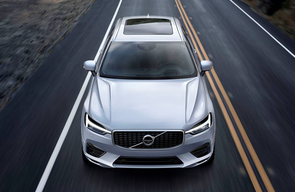 Volvo XC60 Os faróis seguem a linha do