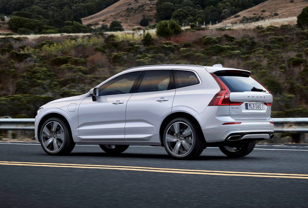 Volvo XC60 Lanternas traseiras agora são em L, com extensões horizontais