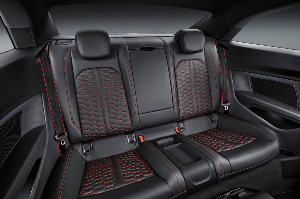 Audi RS 5 Coupé Bancos traseiros são individuais