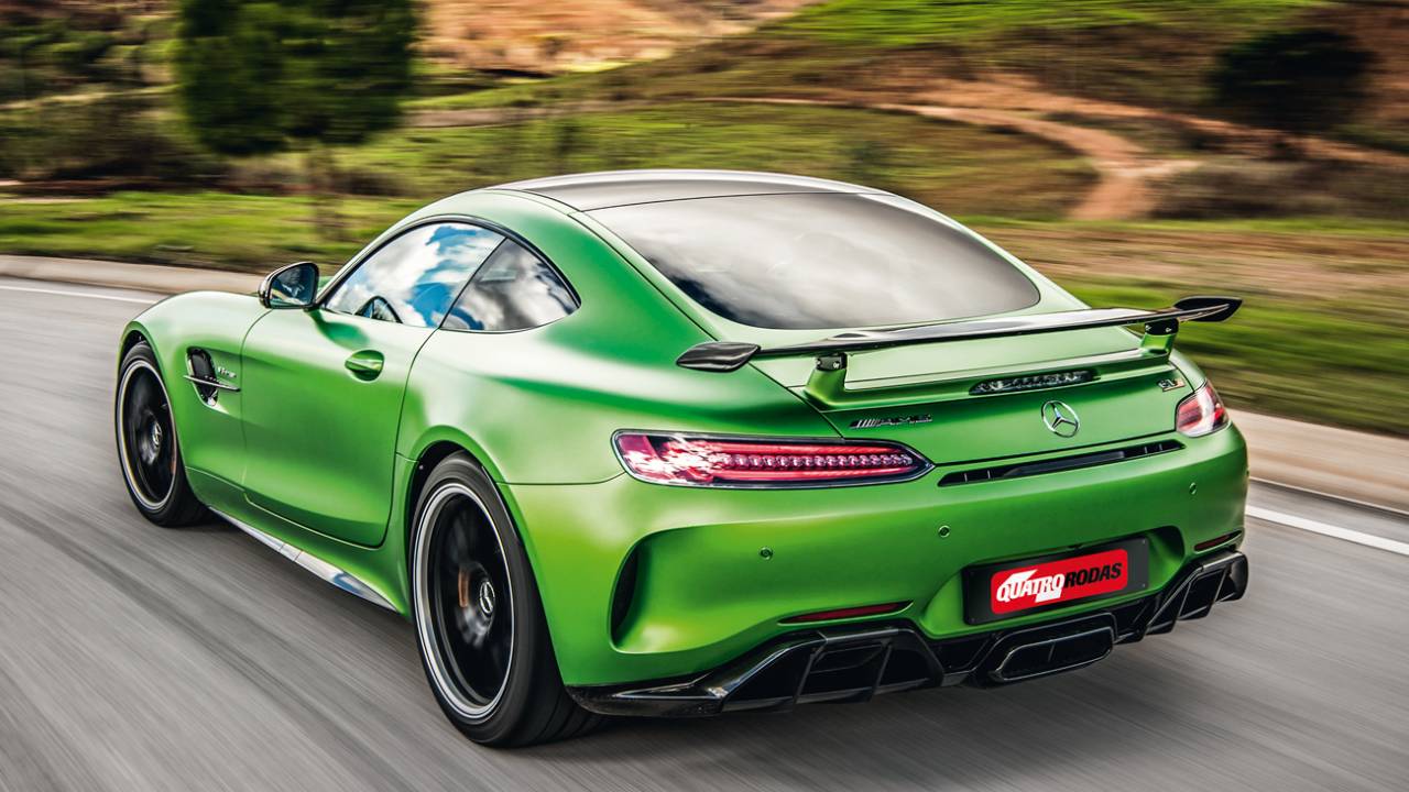 Elementos ativos na aerodinâmica mantêm o AMG GT R em seu devido lugar: no asfalto