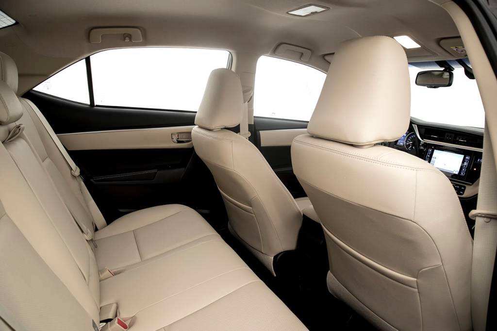 Na topo de linha Altis, o padrão é creme