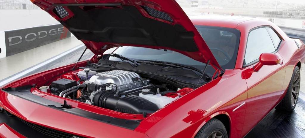 dodge-challenger-srt-0317-01_1440x655c