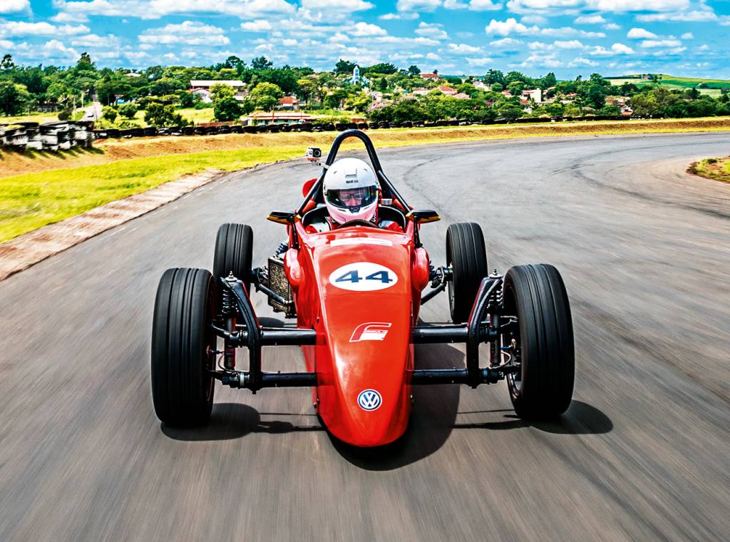 FVee: a experiência de ser piloto por um dia a partir de R$ 2.000