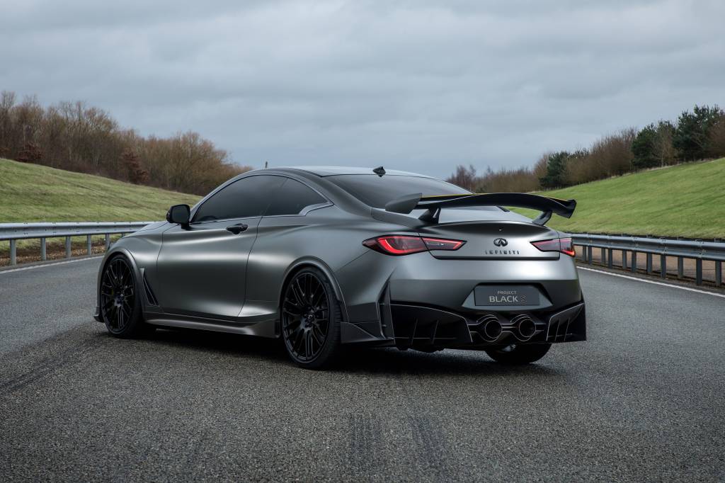 Infiniti Project Black S Pintura fosca contrasta com detalhes em preto brilhante e fibra de carbono