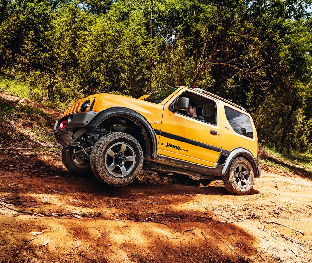 Suzuki Jimny usado é jipe 4×4 raiz que cabe em qualquer lugar