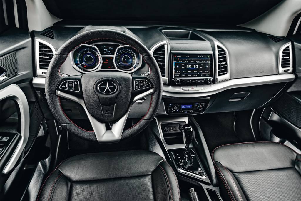JAC T5 CVT Painel traz materiais de toque rígido