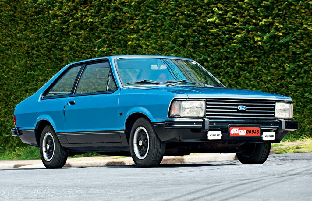 A partir da linha 1979, perdeu o capô preto. O farol de neblina tornou-se a principal diferenciação na dianteira