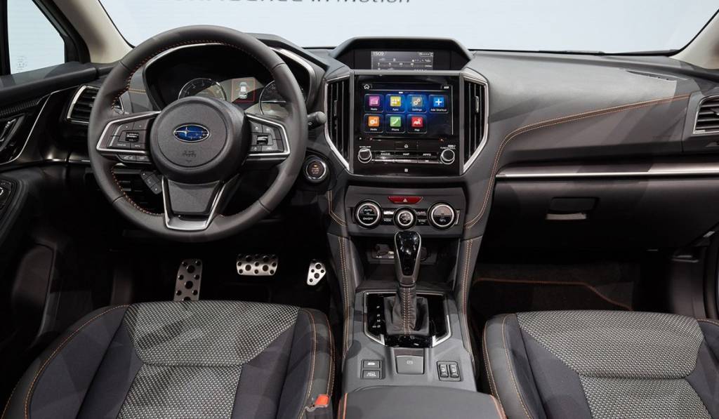Subaru XV A nova tela de 8 polegadas no centro do painel complementa a tela menor, no topo
