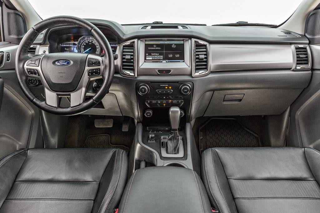 Não tem acesso sem chave nem partida por botão, como a Chevrolet S10