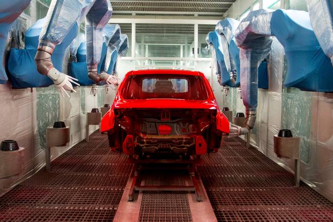 Carros coloridos usados têm maior valor e vendem tão rápido quanto os básicos