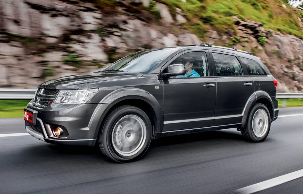 Dodge Journey usado tem motor V6 e sete lugares por menos de R$ 40.000