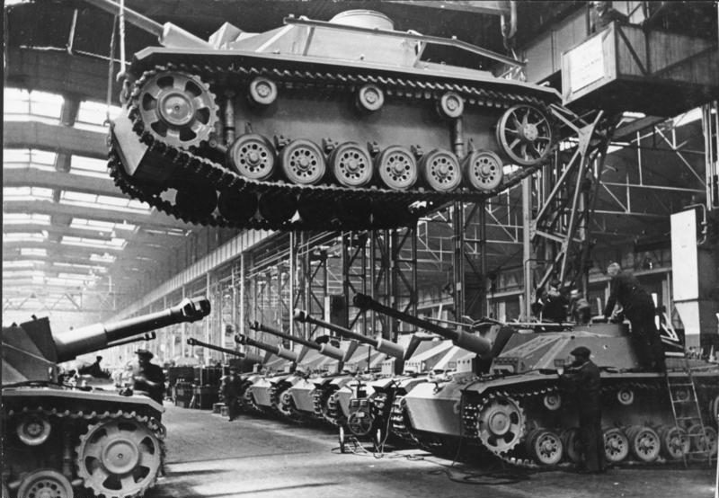 Linha de produção de tanques alemães na Segunda Guerra