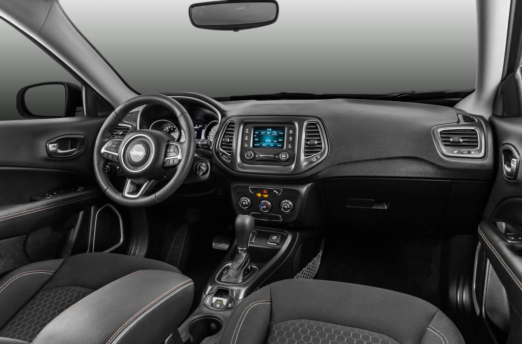 Jeep Compass Sport (interior)