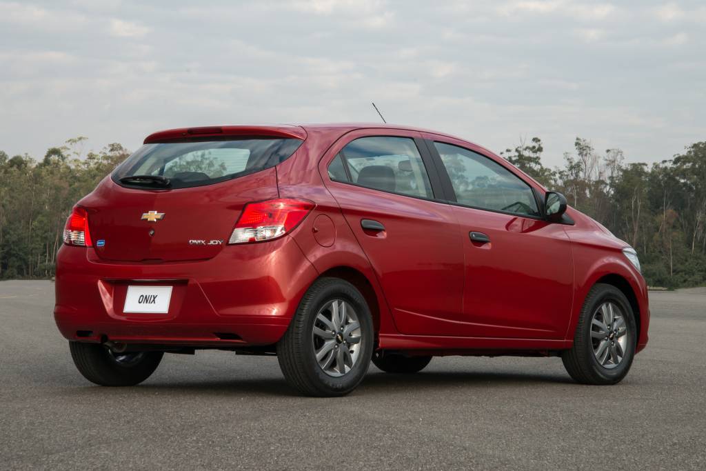 Chevrolet chama Onix Joy para recall em pneus que podem se romper