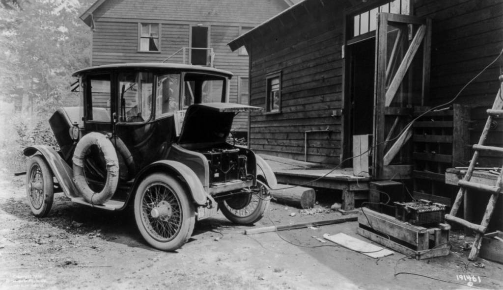 táxi elétrico Detroit Electric