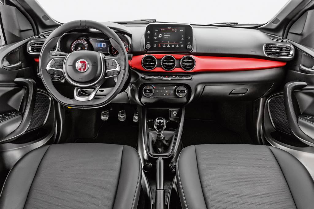 Fiat ARGO HGT 1.8 O acabamento é de qualidade e o visual lembra o Mercedes Classe A