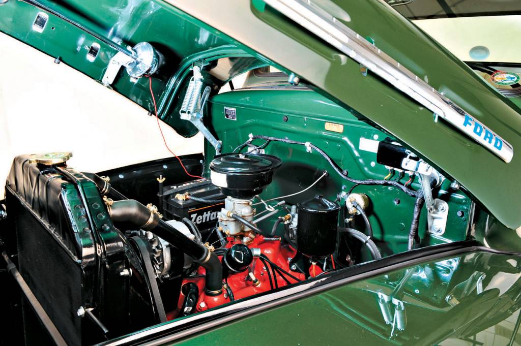 O motor V8 era argumento de venda contra a Chevrolet