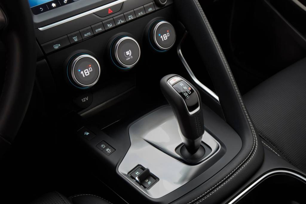 JAG_EPACE_18MY_InteriorDetails_130717_11