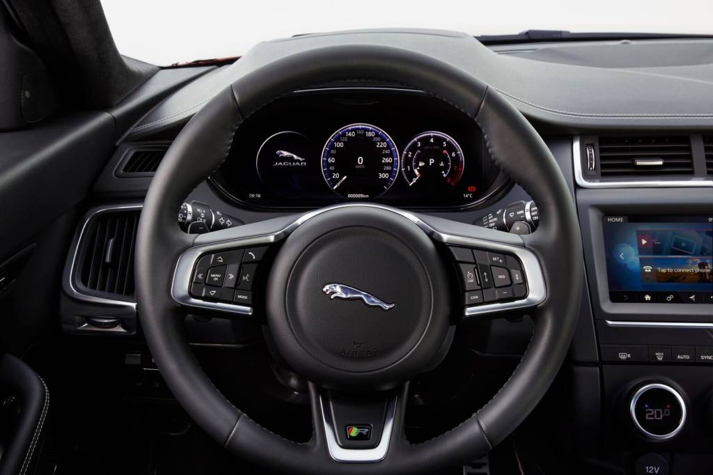 JAG_EPACE_18MY_InteriorDetailsSteeringWheel_130717_21