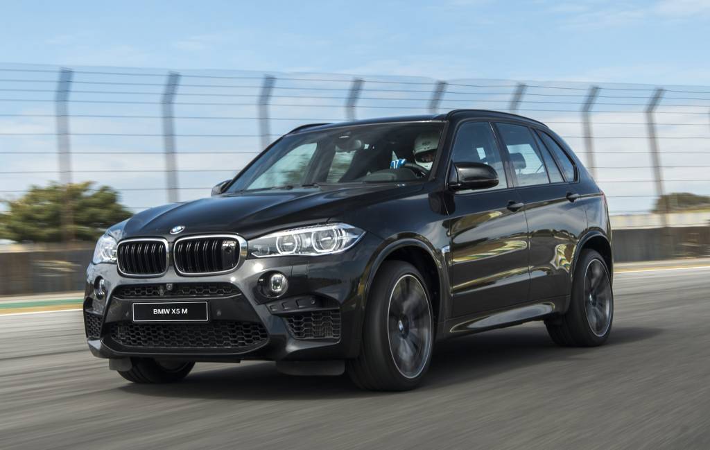 BMW X5 M: quando a tecnologia (quase) supera a física