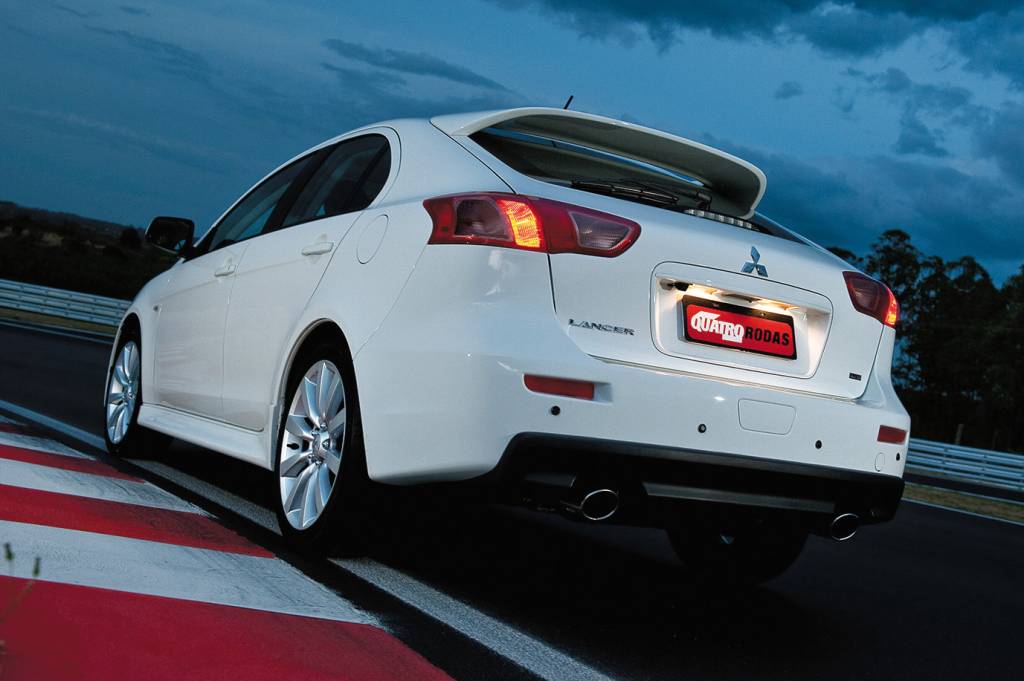 Mitsubishi Lancer Sportback Ralliart usado é esportivo raro e muito valorizado