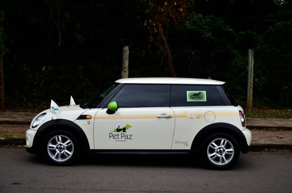 Mini Cooper pet funeral edit