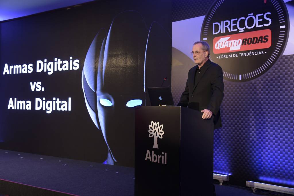 Em sua palestra, Longo afirma que não basta utilizarmos as armas digitais, as empresas precisam ter alma digital