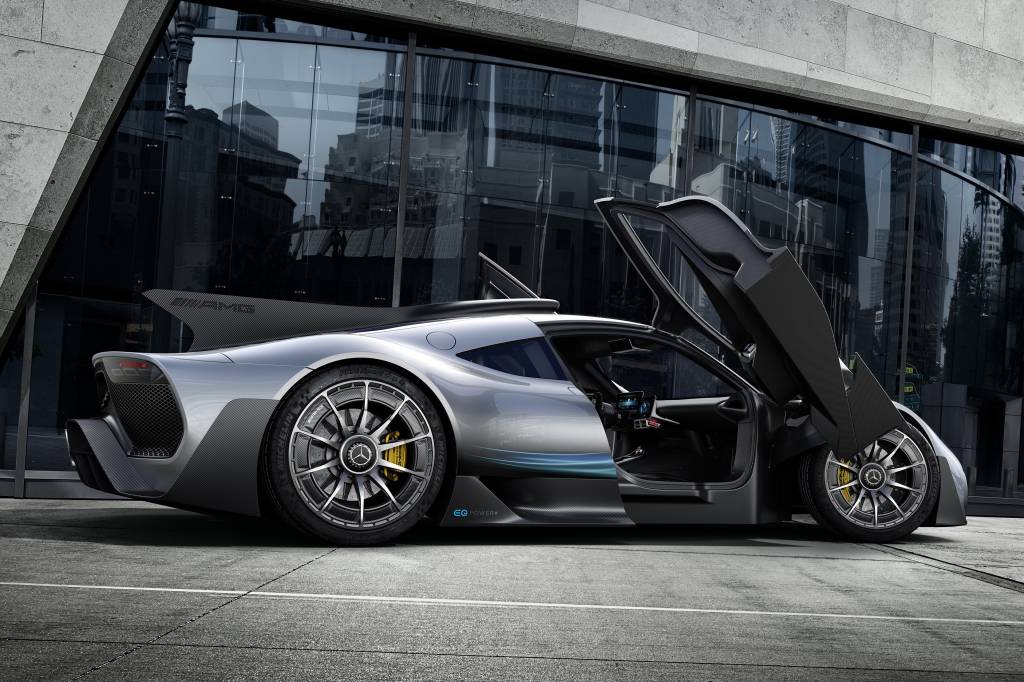 Weltpremiere Showcar Mercedes-AMG Project ONE: Mercedes-AMG bringt Formel 1-Technologie für die Straße