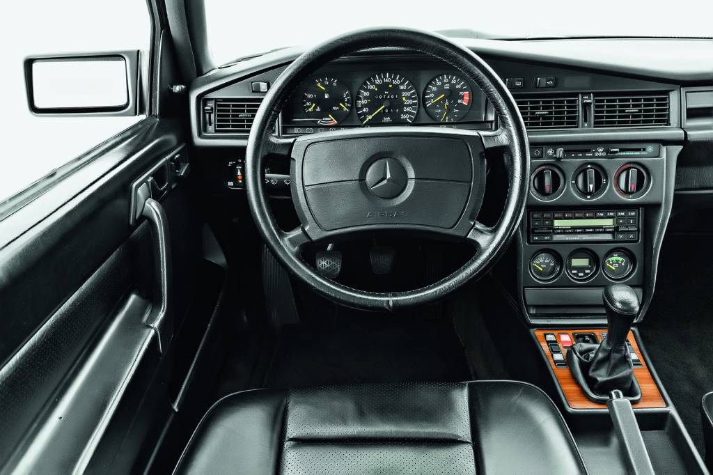 Clássicos: Mercedes-Benz 190 E