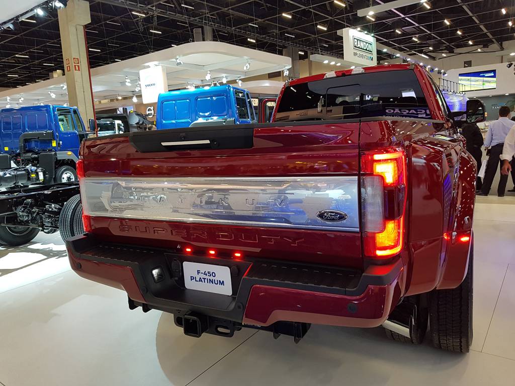 Ford F-450 Super Duty 3