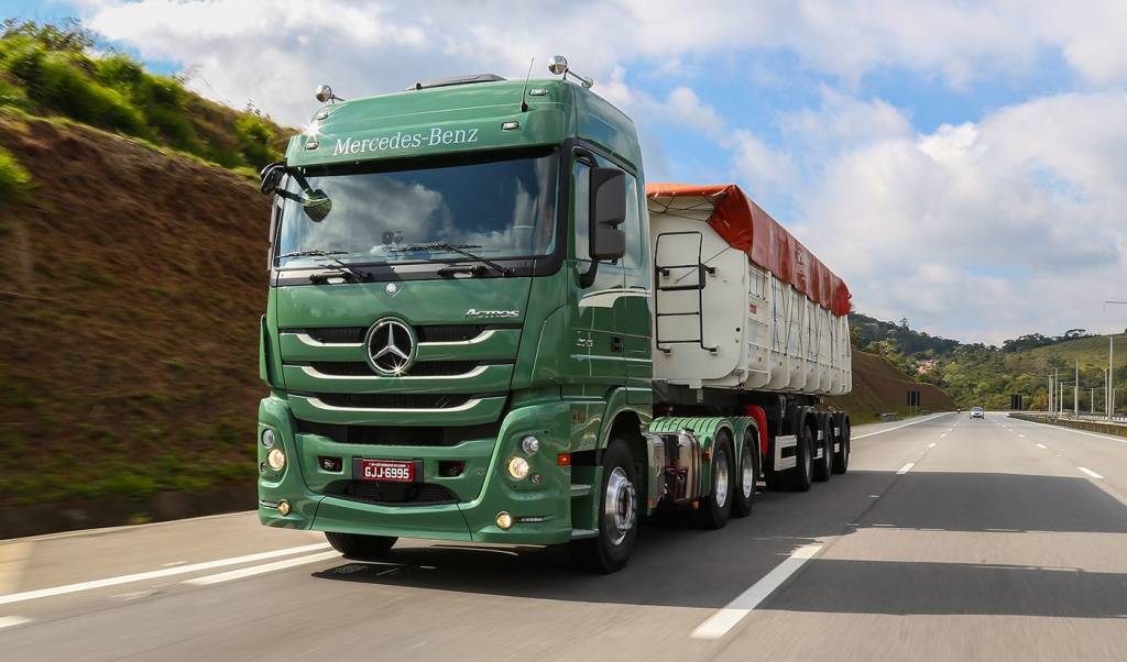 Mercedes-Benz-Actros-1