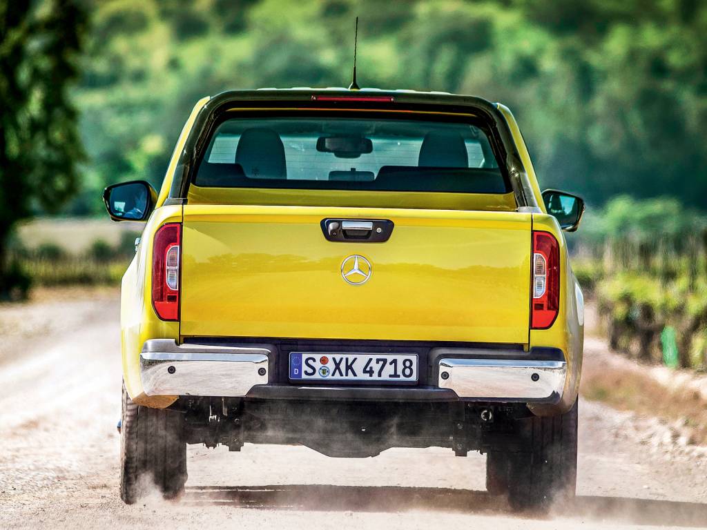 Deste ângulo ninguém diz que a base é Nissan Frontier